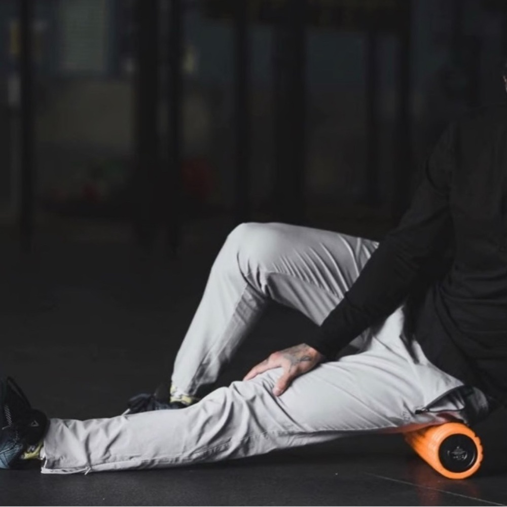 NWT Men’s ZYIA Active Light Gray Trainer Chino (XXXL)